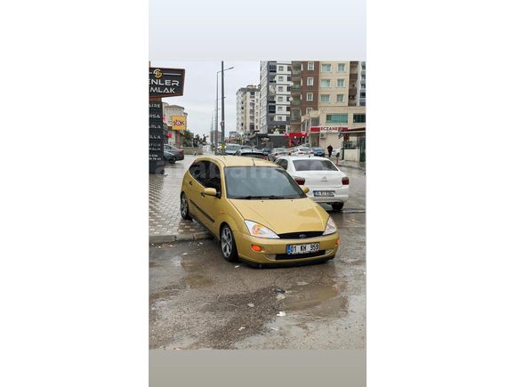 Sahibinden Ford Focus 1.6 Ambiente 2000 Model  300.000 km Sarı