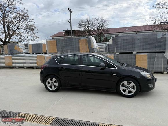 GALERİ AYDOĞAN DAN OPEL ASTRA J KASA BAKİMLİ ARAÇ