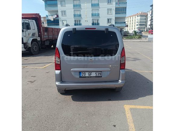 Sahibinden Peugeot Partner 1.6 HDI Active 2017 Model  166.000 km Gri (metalik)