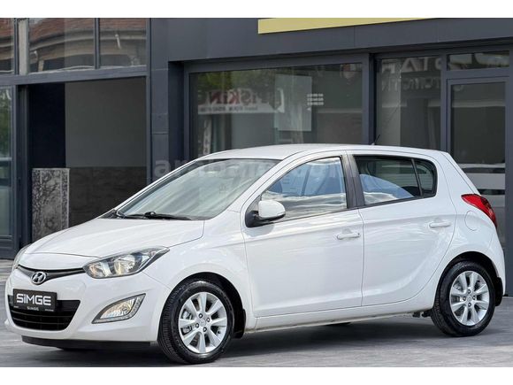 SİMGE DEN 89 BİNDE 2013 HYUNDAİ İ20 1.4 CRDİ SENSE DİZEL