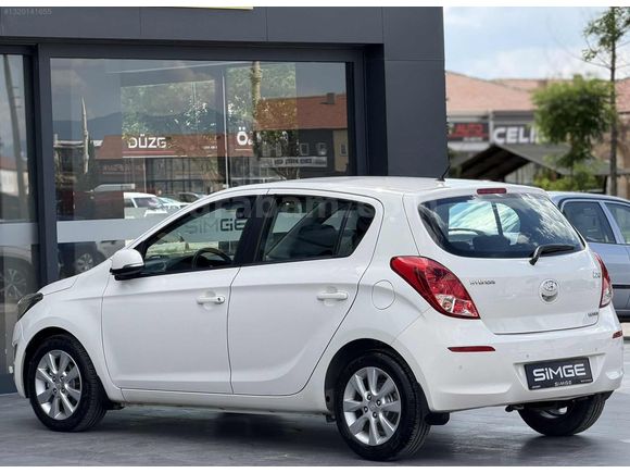 SİMGE DEN 89 BİNDE 2013 HYUNDAİ İ20 1.4 CRDİ SENSE DİZEL