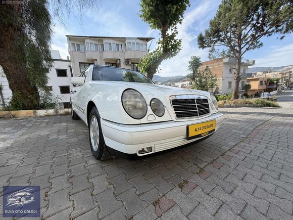KLASİK TUTKUNLARINA: EŞSİZ KONDİSYONDA MERCEDES E 200 ELEGANCE