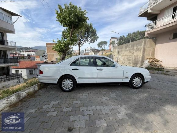 KLASİK TUTKUNLARINA: EŞSİZ KONDİSYONDA MERCEDES E 200 ELEGANCE