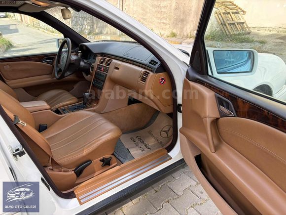 KLASİK TUTKUNLARINA: EŞSİZ KONDİSYONDA MERCEDES E 200 ELEGANCE