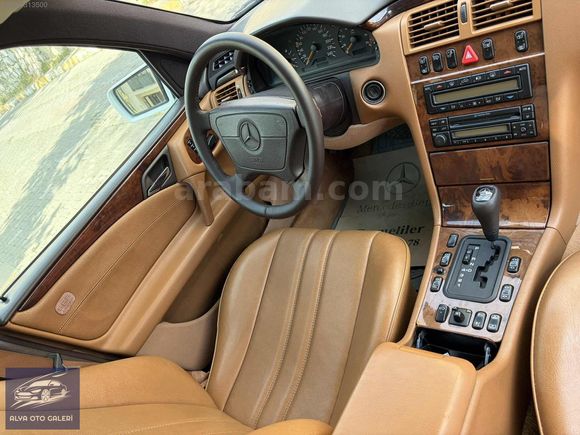 KLASİK TUTKUNLARINA: EŞSİZ KONDİSYONDA MERCEDES E 200 ELEGANCE