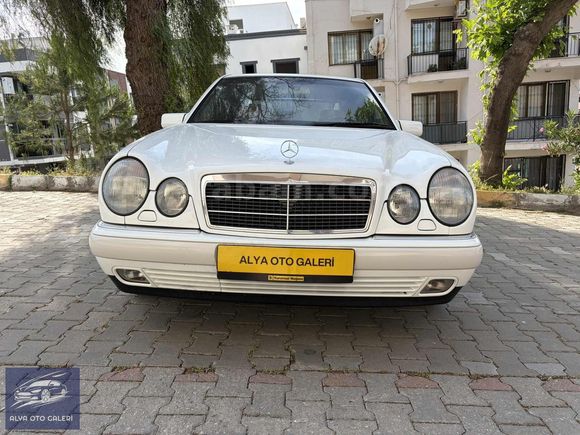 KLASİK TUTKUNLARINA: EŞSİZ KONDİSYONDA MERCEDES E 200 ELEGANCE