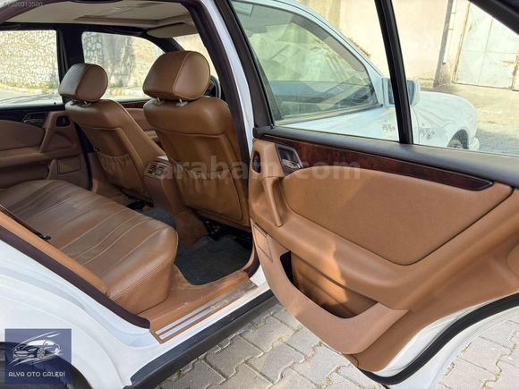 KLASİK TUTKUNLARINA: EŞSİZ KONDİSYONDA MERCEDES E 200 ELEGANCE