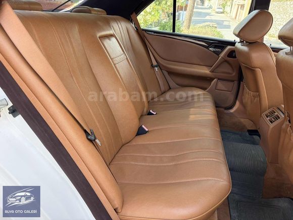 KLASİK TUTKUNLARINA: EŞSİZ KONDİSYONDA MERCEDES E 200 ELEGANCE