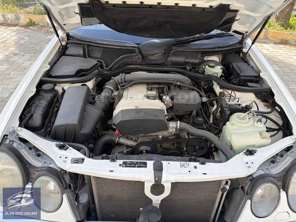 KLASİK TUTKUNLARINA: EŞSİZ KONDİSYONDA MERCEDES E 200 ELEGANCE