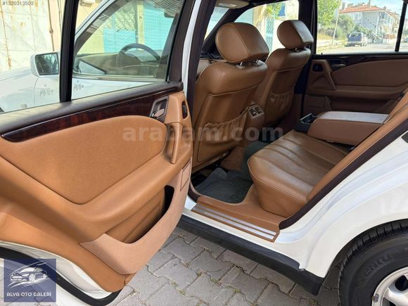 KLASİK TUTKUNLARINA: EŞSİZ KONDİSYONDA MERCEDES E 200 ELEGANCE