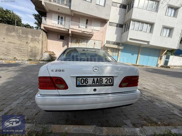 KLASİK TUTKUNLARINA: EŞSİZ KONDİSYONDA MERCEDES E 200 ELEGANCE