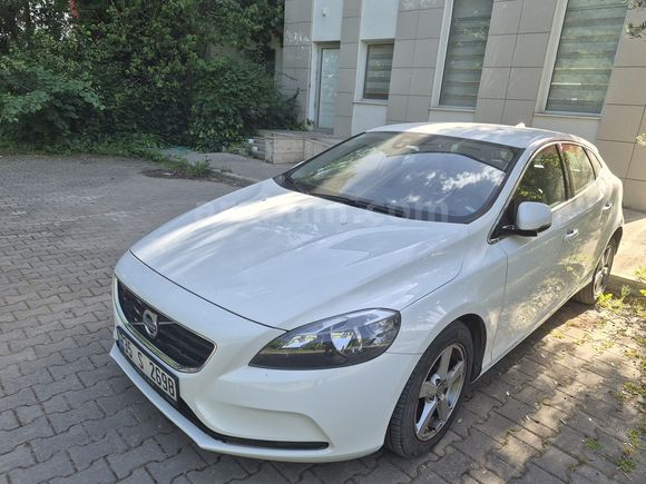 İlk sahibinden temiz düşük km Volvo V40 1.6D Premium