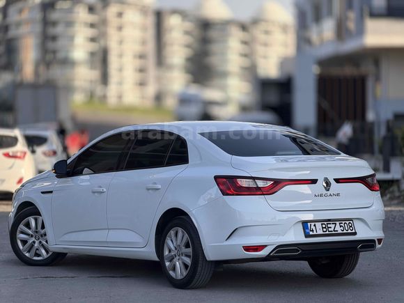 Sahibinden Renault Megane 1.3 TCe Joy 2022 Model 