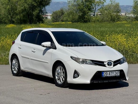 Sahibinden Toyota Auris 1.4 D-4D Advance 2013 Model