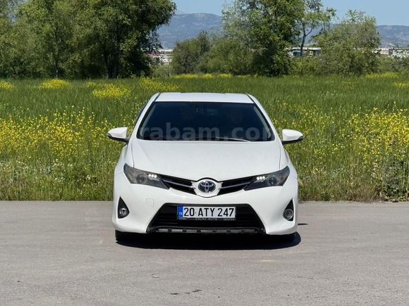Sahibinden Toyota Auris 1.4 D-4D Advance 2013 Model