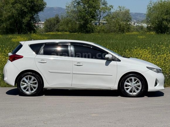 Sahibinden Toyota Auris 1.4 D-4D Advance 2013 Model
