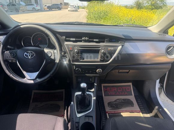 Sahibinden Toyota Auris 1.4 D-4D Advance 2013 Model