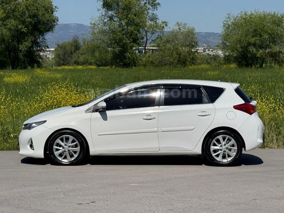 Sahibinden Toyota Auris 1.4 D-4D Advance 2013 Model