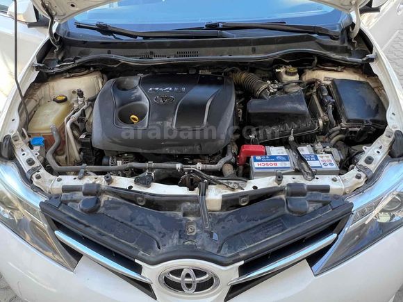 Sahibinden Toyota Auris 1.4 D-4D Active Skypack 2014 Model  144.000 km Beyaz