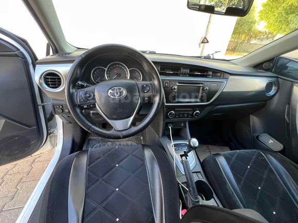 Sahibinden Toyota Auris 1.4 D-4D Active Skypack 2014 Model  144.000 km Beyaz