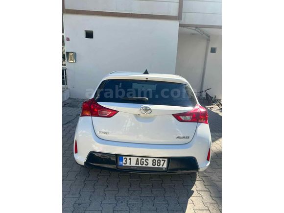 Sahibinden Toyota Auris 1.4 D-4D Active Skypack 2014 Model  144.000 km Beyaz