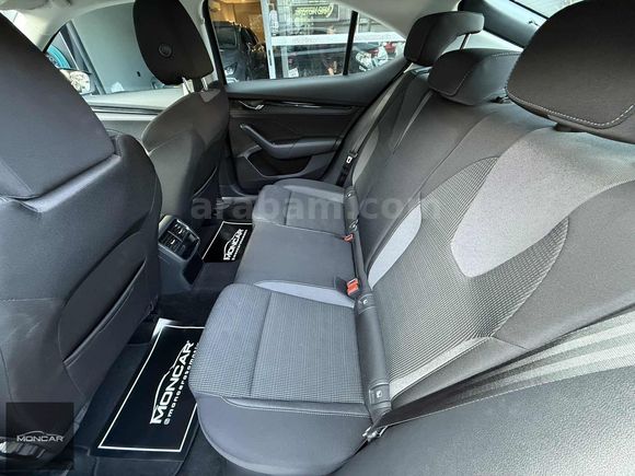 BOYASIZ 2022 MODEL OCTAVİA 1.0 e-Tec 126.000 KM'DE SERVİS BAKIML
