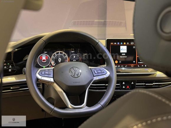 2025 VOLKSWAGEN GOLF 1.5 e-TSI STYLE HATASIZ BOYASIZ/CAM TAVANLI