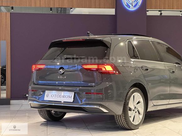 2025 VOLKSWAGEN GOLF 1.5 e-TSI STYLE HATASIZ BOYASIZ/CAM TAVANLI