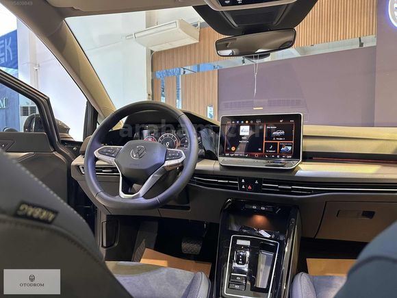 2025 VOLKSWAGEN GOLF 1.5 e-TSI STYLE HATASIZ BOYASIZ/CAM TAVANLI