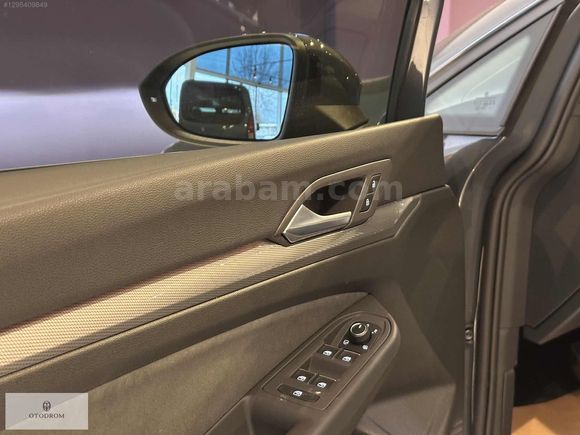 2025 VOLKSWAGEN GOLF 1.5 e-TSI STYLE HATASIZ BOYASIZ/CAM TAVANLI