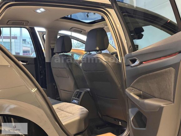 2025 VOLKSWAGEN GOLF 1.5 e-TSI STYLE HATASIZ BOYASIZ/CAM TAVANLI
