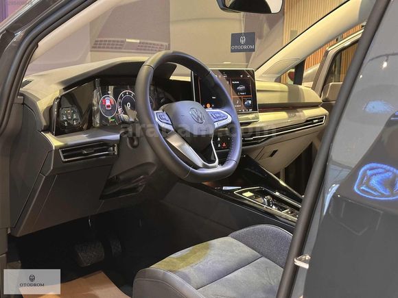 2025 VOLKSWAGEN GOLF 1.5 e-TSI STYLE HATASIZ BOYASIZ/CAM TAVANLI