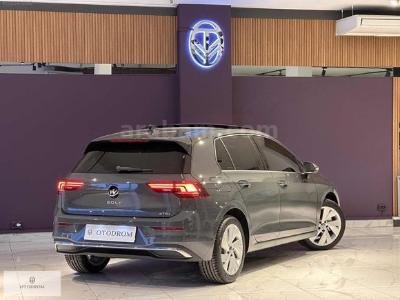 2025 VOLKSWAGEN GOLF 1.5 e-TSI STYLE HATASIZ BOYASIZ/CAM TAVANLI