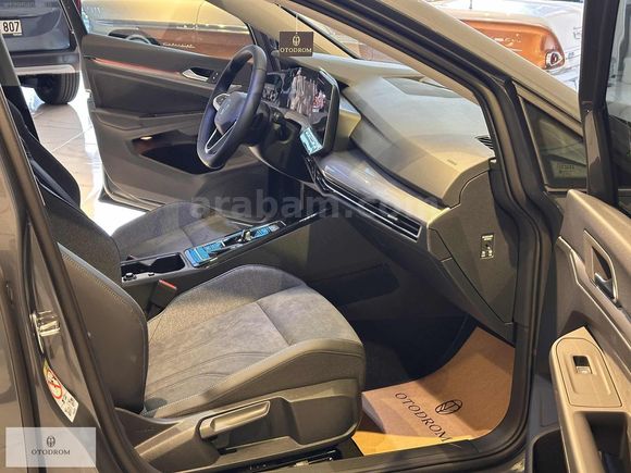 2025 VOLKSWAGEN GOLF 1.5 e-TSI STYLE HATASIZ BOYASIZ/CAM TAVANLI