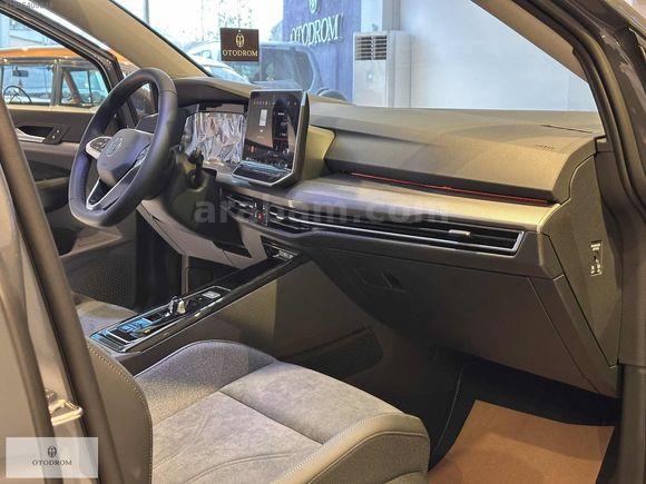 2025 VOLKSWAGEN GOLF 1.5 e-TSI STYLE HATASIZ BOYASIZ/CAM TAVANLI
