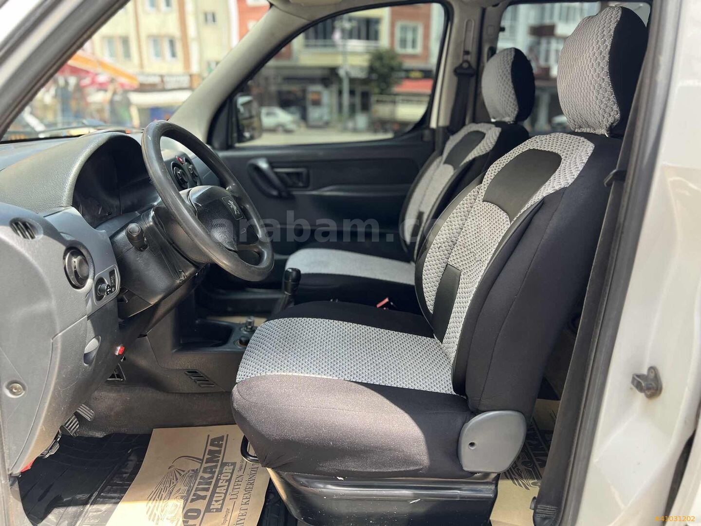 Galeriden Peugeot Partner 2.0 HDI 2005 Model Bursa 308.000 km Beyaz 7