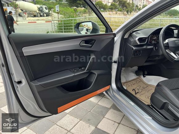 2023 MODEL SEAT LEON 1.5 eTSİ FR DSG CAM TAVAN BOYASIZ HATASIZ