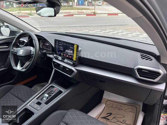 2023 MODEL SEAT LEON 1.5 eTSİ FR DSG CAM TAVAN BOYASIZ HATASIZ