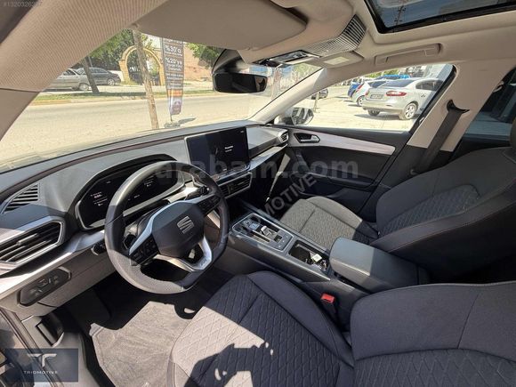 2025 SEAT LEON 1.5 eHybrid FR