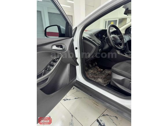 SAMET DEMİR OTOMOTİVDEN 2017 MDL HATASIZ BOYASIZ FORD FOCUS