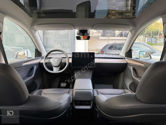 KONT 2025 TESLA MODEL Y STANDART RANGE CAM TVN/OTOPİLOT HATASIZ