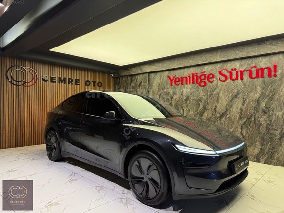 CEMRE OTO 'dan BOYASIZ YENİ 2025 TESLA MODEL Y PREMİUM