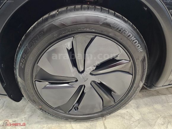 BOYASIZ DEĞİŞENSİZ TRAMERSiZ 2025 TESLA MODEL Y PREMiUM JUNiPER