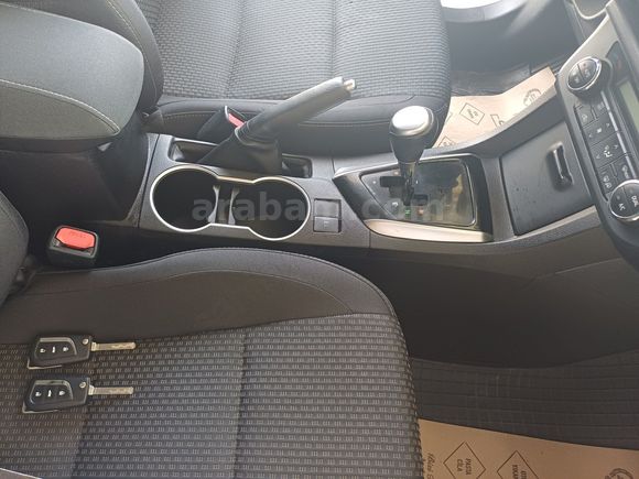 GÜLDALI'DA 2014MODEL 128000KM'DE BOYASIZ DİZEL OTOMATİK COROLLA