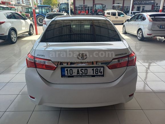 GÜLDALI'DA 2014MODEL 128000KM'DE BOYASIZ DİZEL OTOMATİK COROLLA