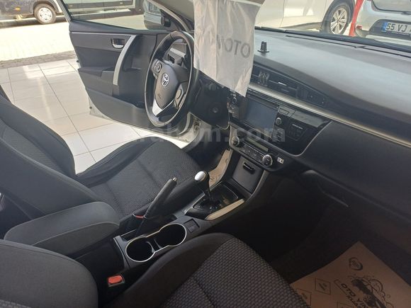 GÜLDALI'DA 2014MODEL 128000KM'DE BOYASIZ DİZEL OTOMATİK COROLLA