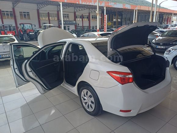 GÜLDALI'DA 2014MODEL 128000KM'DE BOYASIZ DİZEL OTOMATİK COROLLA