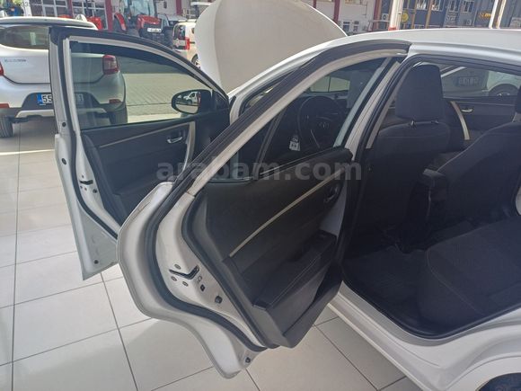 GÜLDALI'DA 2014MODEL 128000KM'DE BOYASIZ DİZEL OTOMATİK COROLLA