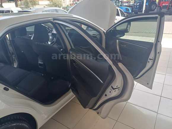 GÜLDALI'DA 2014MODEL 128000KM'DE BOYASIZ DİZEL OTOMATİK COROLLA