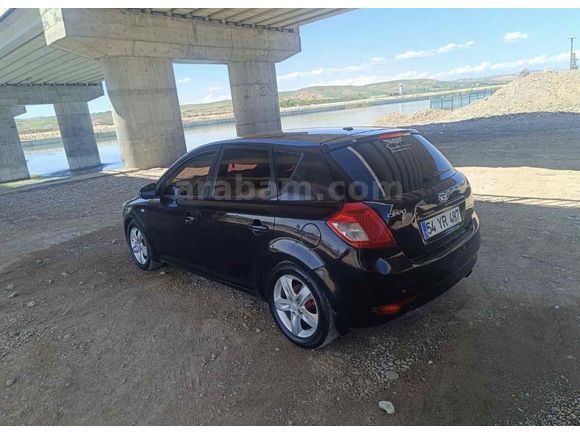 Sahibinden Kia Ceed 1.6 CRDi Motion 2011 Model  300.000 km Füme